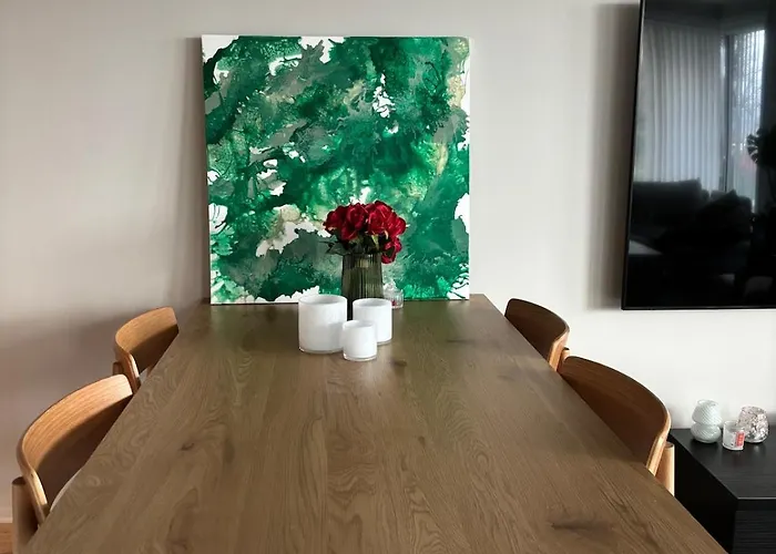 Lovely 2 Bedroom With Terrace 아파트 *